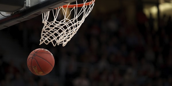 NBA中国赛线下营销活动案例封面 - 活动现场人潮涌动，巨大的NBA标志醒目